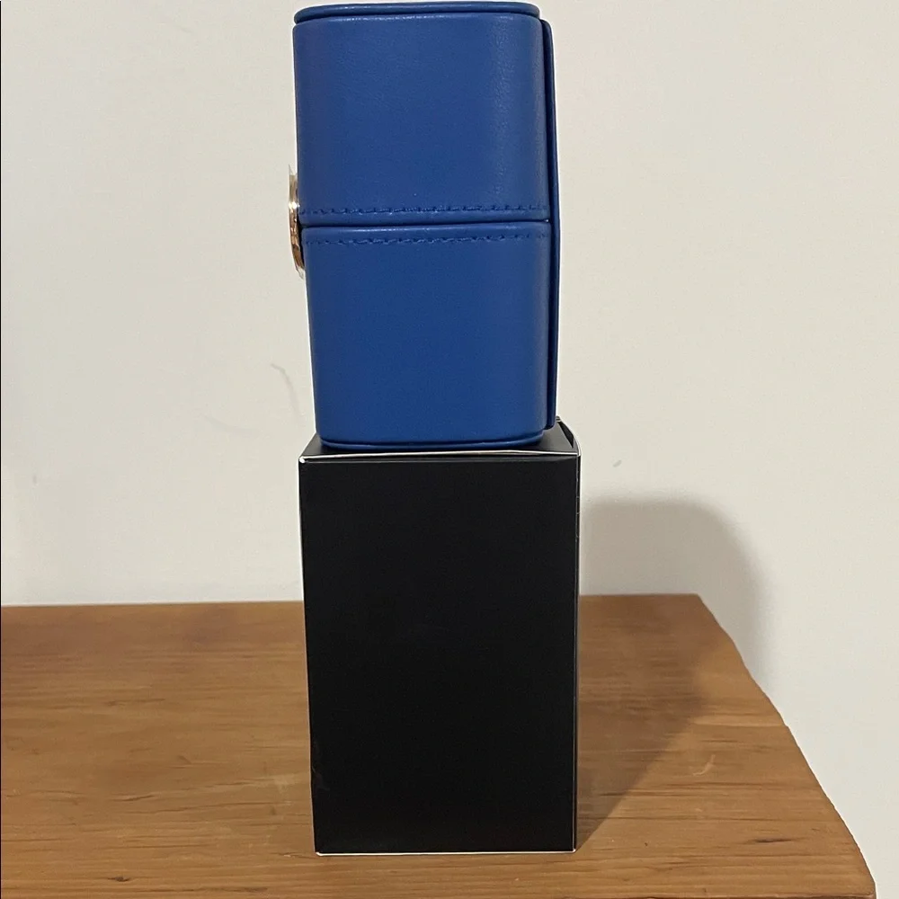 🎆 GIORGIO ARMANI VANITY/ TRAVEL CASE FOR A 50 ML. SIZE BOTTLE.